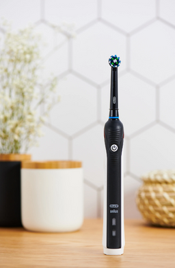 Електрична зубна щітка Braun Oral-B Pro 760 Black з двома насадками