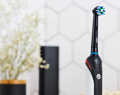 Електрична зубна щітка Braun Oral-B Pro 760 Black з двома насадками